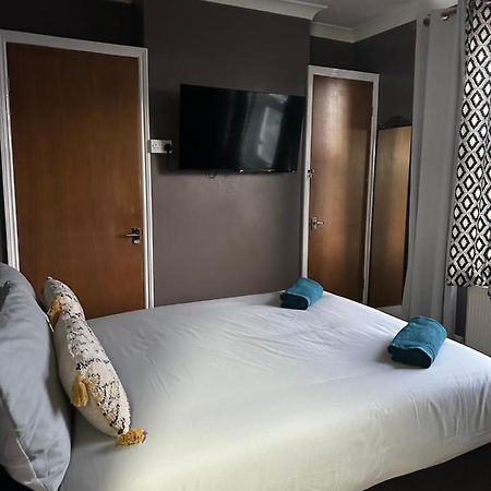 לונדון Beautiful Studio Apartment No4 Forest Road מראה חיצוני תמונה
