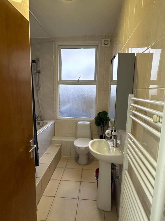לונדון Beautiful Studio Apartment No4 Forest Road מראה חיצוני תמונה