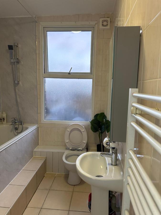 לונדון Beautiful Studio Apartment No4 Forest Road מראה חיצוני תמונה