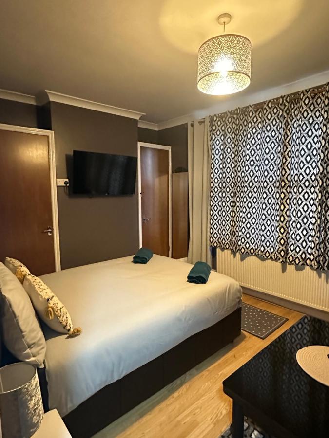 לונדון Beautiful Studio Apartment No4 Forest Road מראה חיצוני תמונה