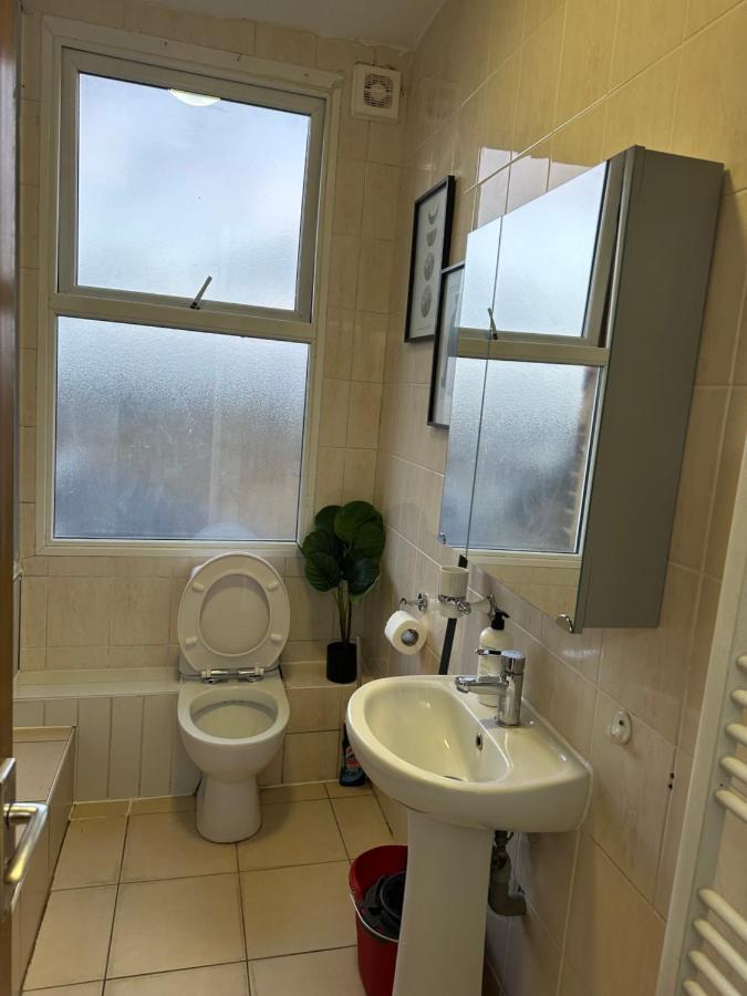 לונדון Beautiful Studio Apartment No4 Forest Road מראה חיצוני תמונה